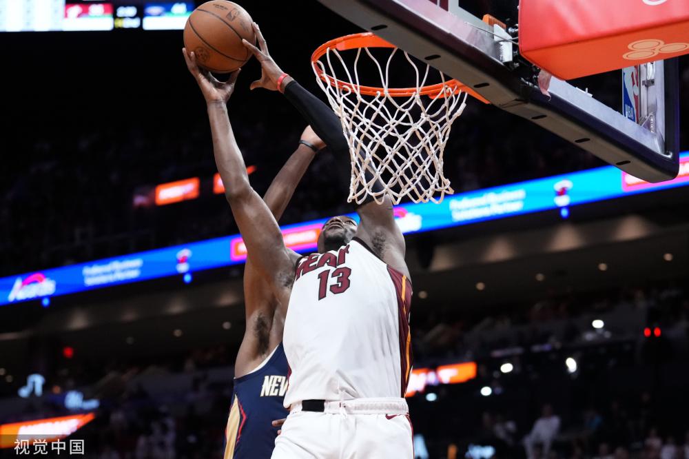 她通过细腻 她通过细腻